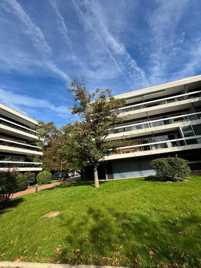 Ecrin De Verdure Au Chesnay Et Parking Gratuit Appartement Le Chesnay  Buitenkant foto